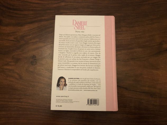 LIBRO NOVE VITE DI DANIELLE STEEL - Foto 2