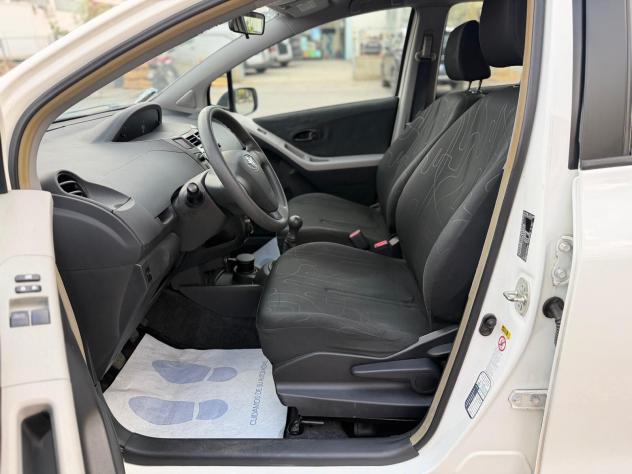Toyota Yaris 1.0 5 porte Now - Foto 9
