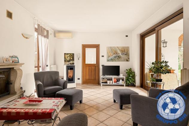villa bifamigliare con capannone uso deposito - Foto 11