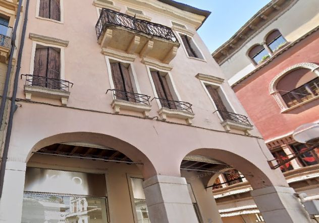 Appartamento monolocale completamente arredato vicino all'università.