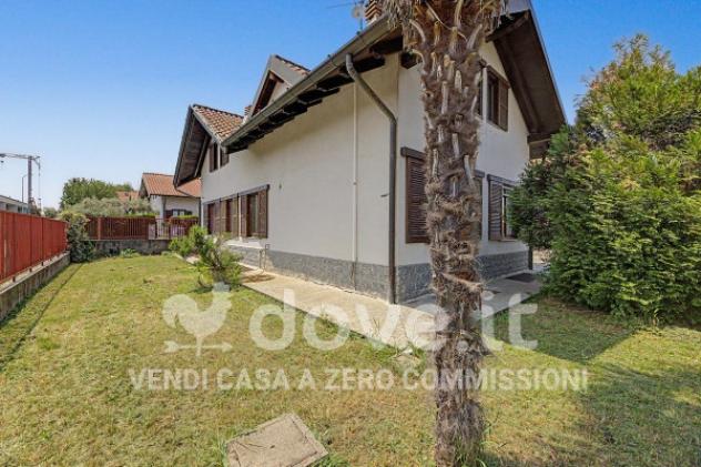 Villa di 300 m² con più di 5 locali e box auto in vendita a Ferno - Foto 2
