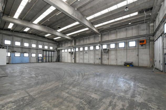 Immobile di 9500 m² con più di 5 locali in vendita a Brescia - Foto 13
