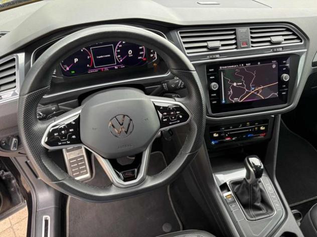 VOLKSWAGEN Tiguan 2.0 TDI 150 CV DSG R-Line TOTAL BLACK rif. 24066791 - Foto 10