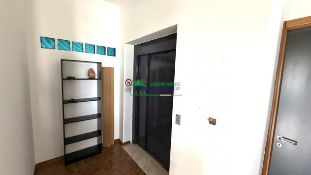 Rif. 9925 - Capannone commerciale "zona Masserie" - Foto 8