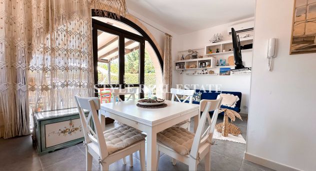 Un'Oasi Mediterranea: Trilocale con Giardino e Piscina a 250 Metri dal Mare - Foto 3
