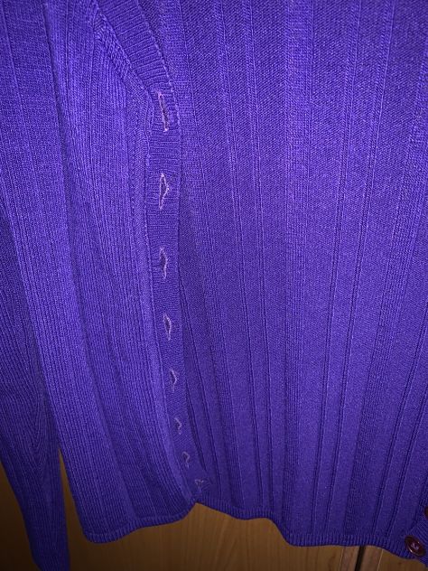 UN MAGLIONCINO CORTO/CARDIGAN VINTAGE MA È COME NUOVO,DA DONNA,VIOLA,TAGLIA M IT - Foto 5
