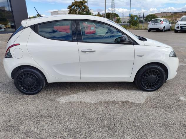 Lancia Ypsilon 1.0 FireFly 70cv S&S Hybrid SILVER - Foto 7