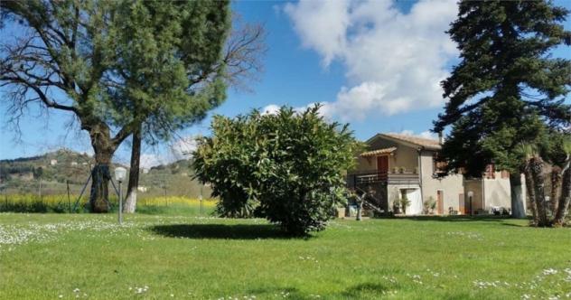 Casale 270 mq in Vendita a Magione