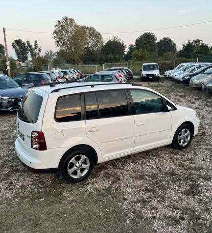 Volkswagen Touran 1.9 TDI 105CV DPF Trendline DSG - Foto 10