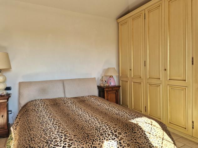 MONTIGNOSO, villetta a schiera con giardino angolare a circa 3,5 km dal mare della Versilia. L'immobile è composto di sala, cucina, disimpegno, camera - Foto 14