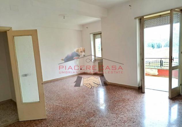 Orvieto scalo - Appartamento al primo piano con balcone, magazzino posto auto e giardino condominiale in vendita.