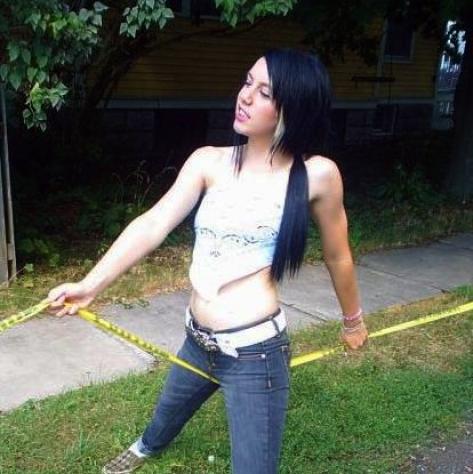 adriana-23: alta 160cm, 52kg, cerco uomo vicino Tel: