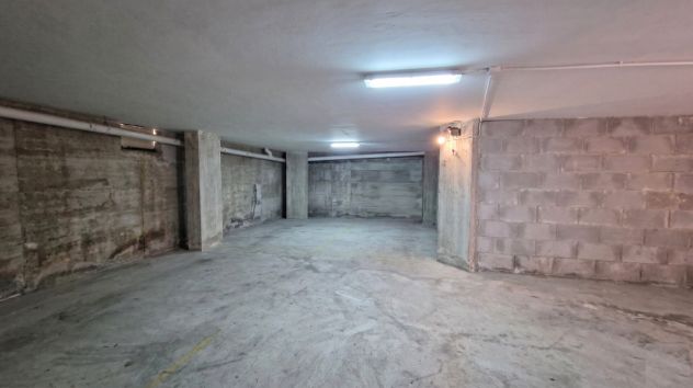 GARAGE - DEPOSITO AMPIA METRATURA IN PIENO CENTRO - MONDRAGONE - V3272 - Foto 3
