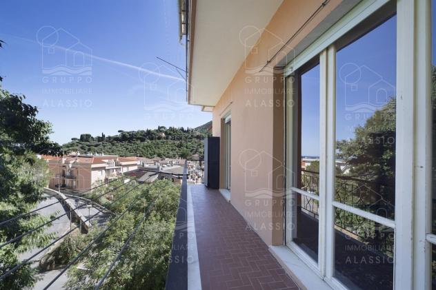 Luminoso appartamento con vista mare, due balconi e possibilità box - Foto 2