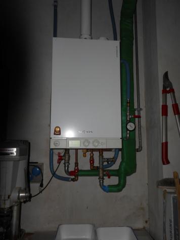 Spaziosa casa con due box auto e magazzino disposta su 2 piani oltre a sottotetto (non abitabile). Il Piano terra è composto da una taverna, uno spazi - Foto 13