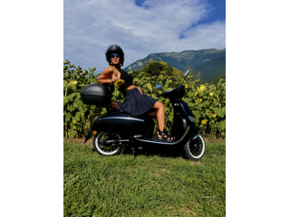 Scooter elettrico 2 batterie, fino a 200 km, 90km/h