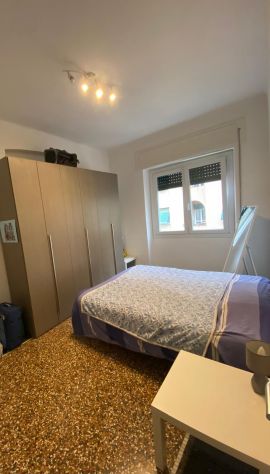Camera con letto matrimoniale in appartamento condiviso - Foto 2