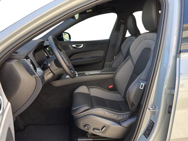 Volvo XC60 B5 AWD 250 Cv R-Design Plus Dark - KM/0 - Foto 6