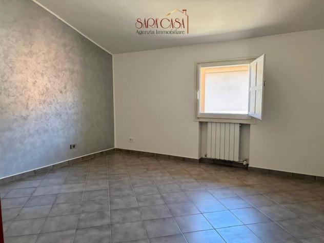 Appartamento disposto su due livelli in posizione centrale - Foto 11