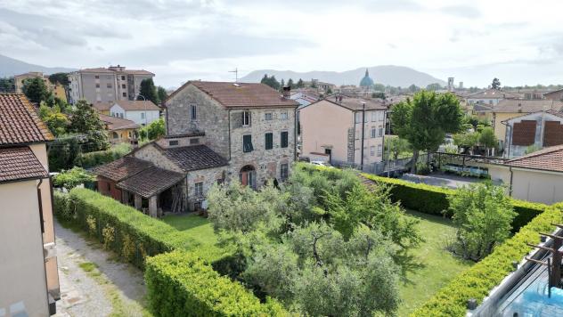 Casale in vendita a Lucca