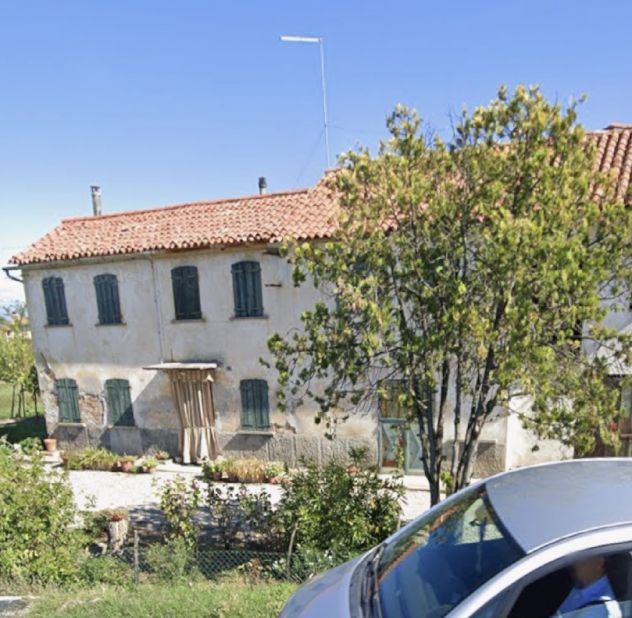 CASALE CON 7000 MQ TERRENO IN SALGAREDA VENDO