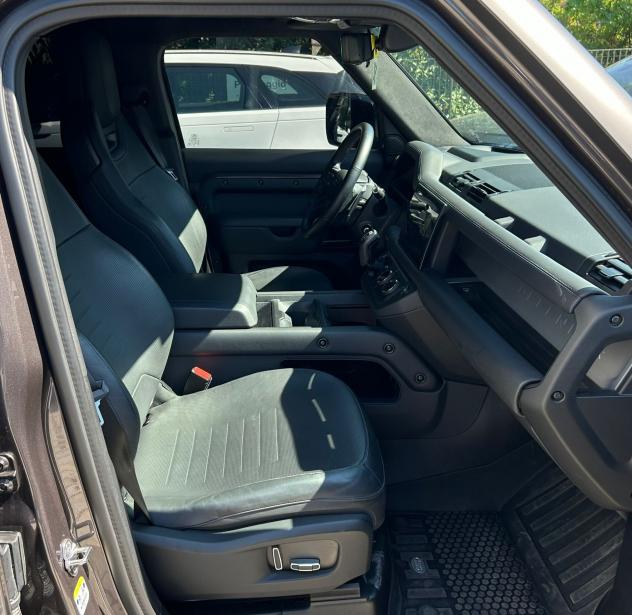 Land Rover Defender 110 4.4 V8 635 CV AWD Auto OCTA - Foto 9