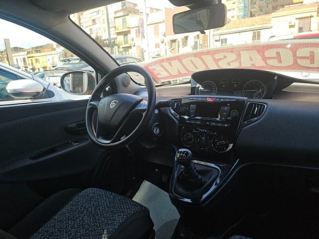 Lancia Ypsilon 1.0 FireFly Hybrid Ecochic Silver 11/2021 - Foto 10