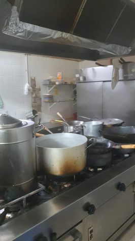 RISTORANTE CON DEOR 7 VETRINE AD ANGOLO - Foto 2