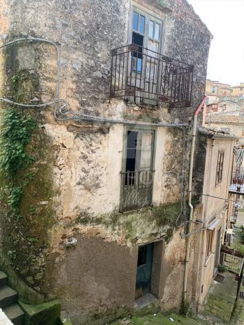 Terratetto su 4 livelli da ristrutturare - Gratteri, Corso Umberto I - Foto 2