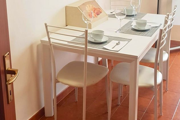 Cucina, camera da letto e mobili vari (Roma Magliana)