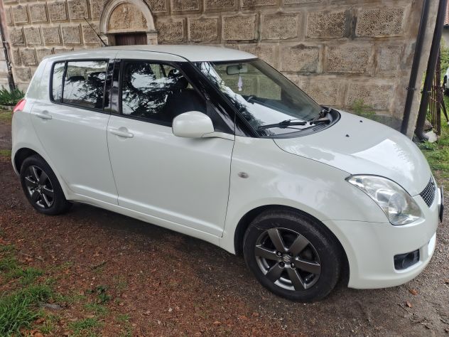 Auto Suzuki Swift 4x4 benzina.