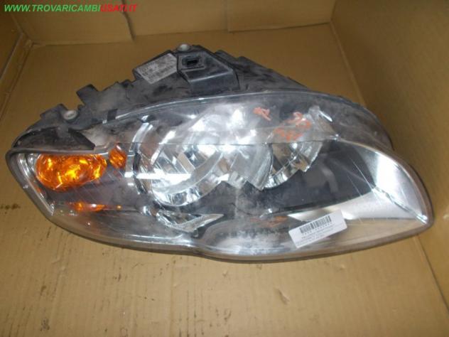 PROIETTORE D. CON FANALE ARANCIO AUDI A4 (8E)  Parti elettriche  Fanaleria  Proiettori  Proiettore ant. AUDI - A4 - 01-11-2004 - 01-10-2007