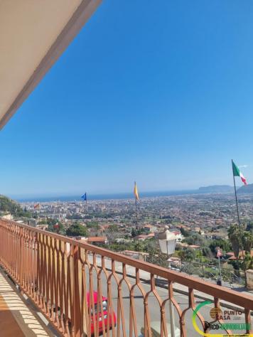 Monreale, adiacenze piazza,vendesi 4 vani, buono stato, panoramico
