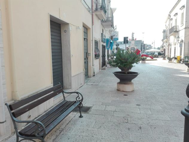 LOCALE COMMERCIALE in PIAZZA - Foto 4