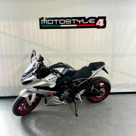 SUZUKI GSX-8R 2026 E5+ - Foto 2