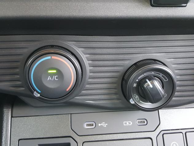 Toyota Hilux 2.8 D-4D 48V 204 CV A/T 4WD DC Mild Hybrid - Foto 10