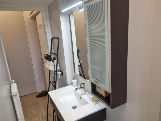 Bilocale ristrutturato con balcone e cantina- M5 - Foto 3