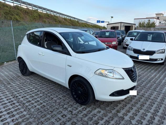 Lancia Ypsilon 1.2 69 CV 5 porte Elefantino-2015 - Foto 3