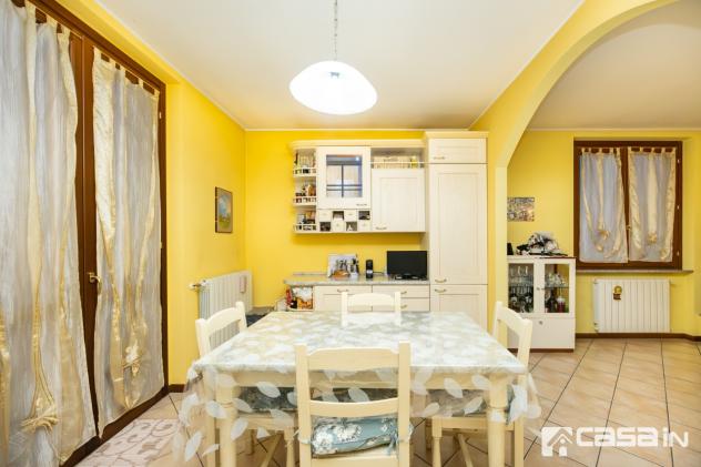 ARZAGO D'ADDA, 3 LOCALI DUPLEX con CANTINA e BOX
In zona tranquilla, proponiamo in vendita esclusiva luminoso appartamento di 3 locali oltre doppi s - Foto 13