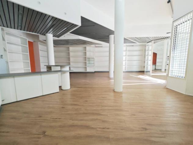 Immobile di 214 m² con 2 locali in affitto a Vicenza - Foto 3