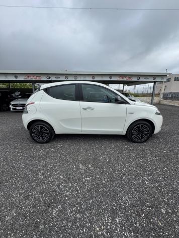 Lancia Ypsilon 1.0 FireFly 5 porte S&S Hybrid Gold Plus - Foto 8