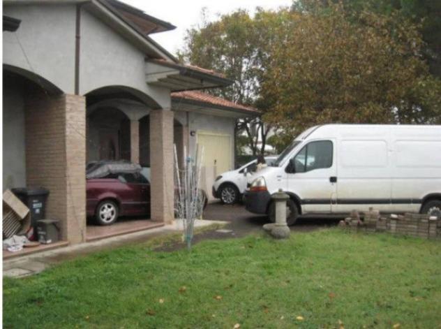 Immobile in asta di 159 m² con più di 5 locali e box auto in vendita a Forlì - Foto 2