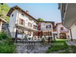 Villa di 339 m² con 5 locali e posto auto in vendita a Cocquio-Trevisago