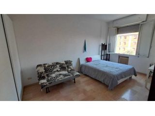 Stanza in appartamento in affitto a Bologna