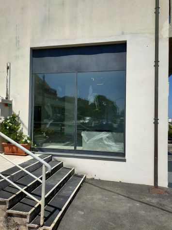 VENDESI NEGOZIO GRANDE VISIBILITA' SU STRADA DI PASSAGGIO - Foto 10