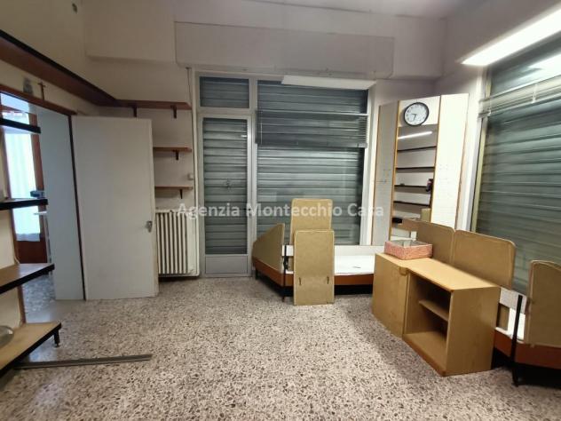 NEGOZIO CON 3 VETRINE NEL CENTRO DEL PAESE - Foto 3
