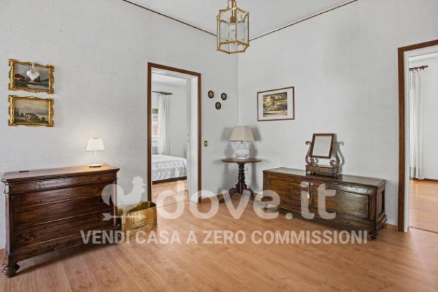 Villa di 222 m² con più di 5 locali e box auto in vendita a Laveno-Mombello - Foto 8