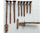 ANTICHE VITI E SUPPORTO BRIGLIA IN FERRO FORGIATI A MANO DI ANTICO CARRETTO 800