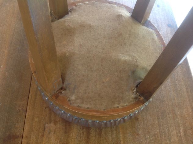 SCAGNETTO ANTICO A TRE GAMBE IN LEGNO E CUOIO - Foto 4