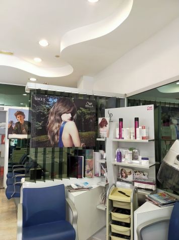 Cedesi Parrucchiere con cabina estetica Roma